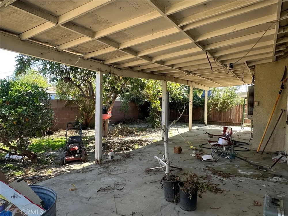2125 W 11th Santa Ana, CA 92703