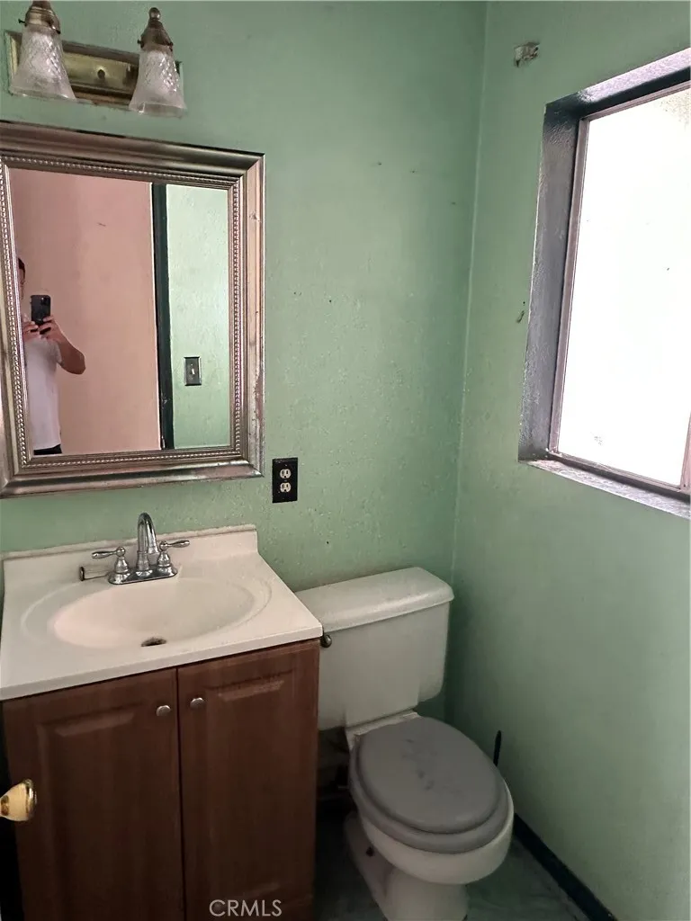 2125 W 11th Santa Ana, CA 92703