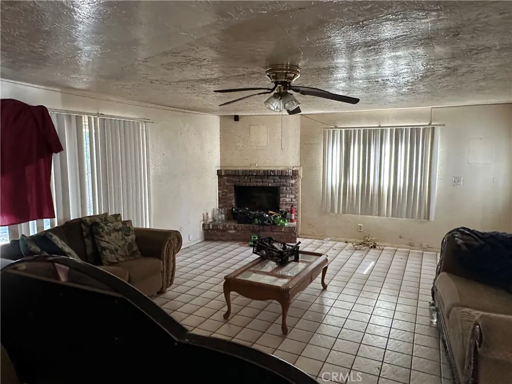 2125 W 11th Santa Ana, CA 92703