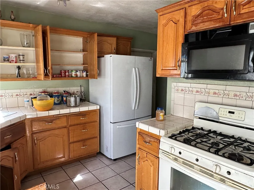 2125 W 11th Santa Ana, CA 92703