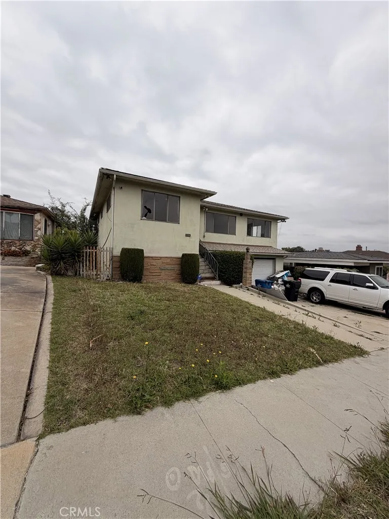 2323 W 102nd Inglewood, CA 90303