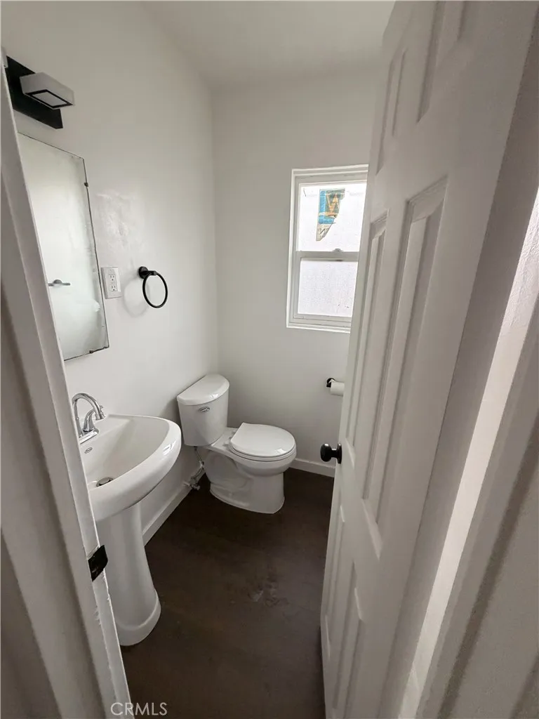 2323 W 102nd Inglewood, CA 90303