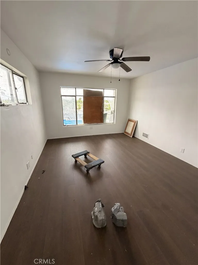 2323 W 102nd Inglewood, CA 90303
