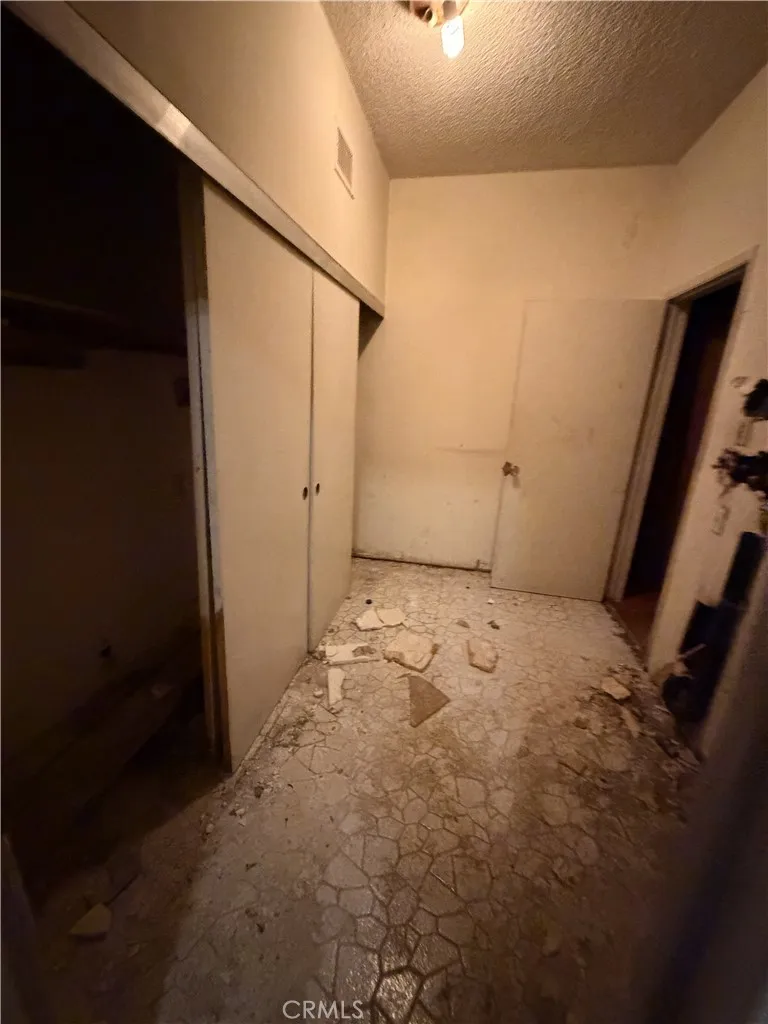 2323 W 102nd Inglewood, CA 90303
