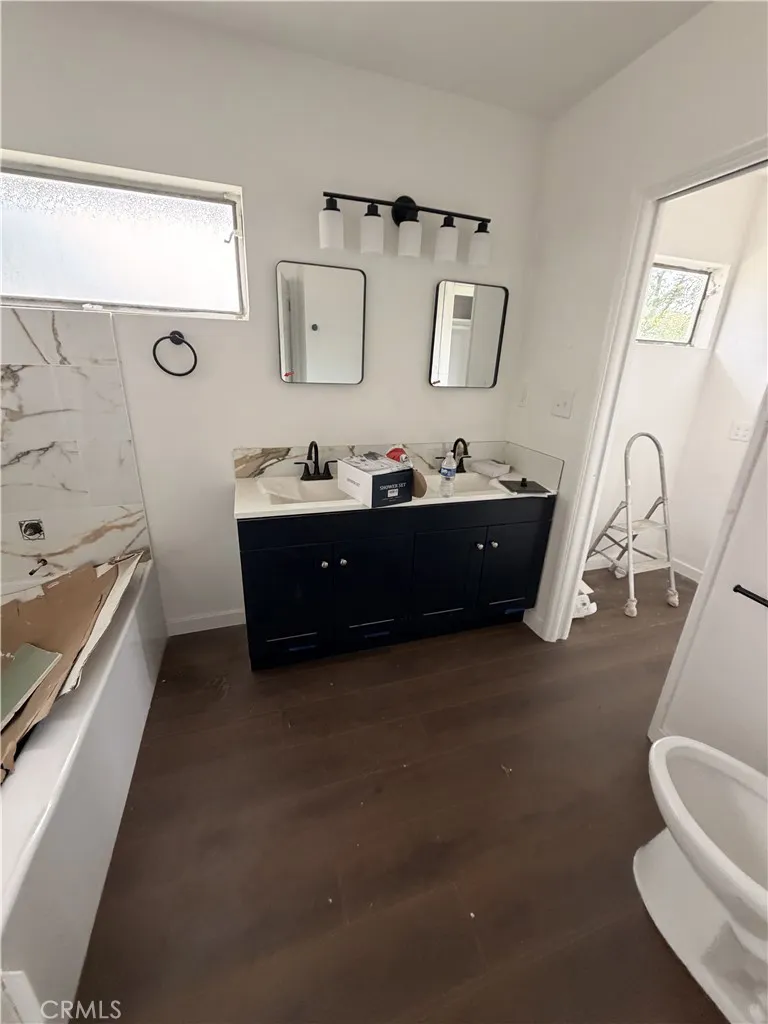 2323 W 102nd Inglewood, CA 90303