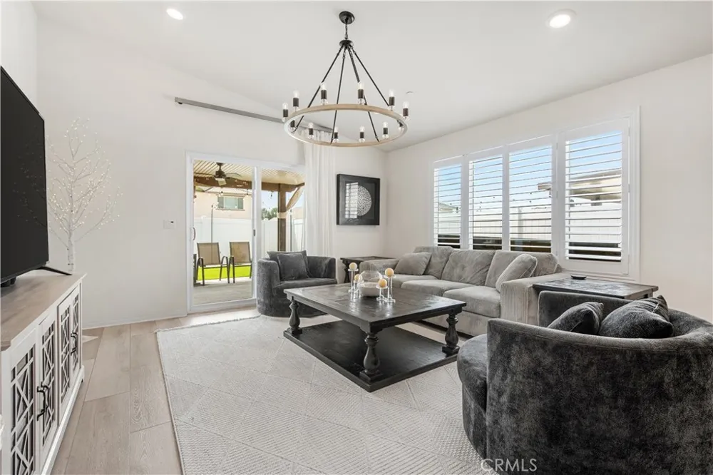 6354 Big Bend Jurupa Valley, CA 92509