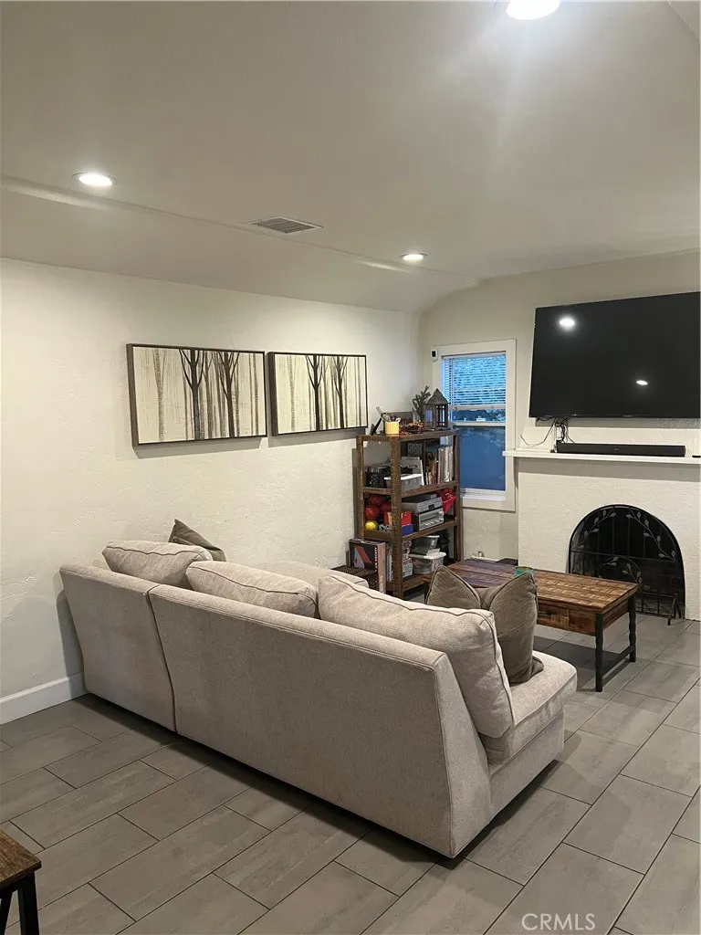 521 Vine Anaheim, CA 92805