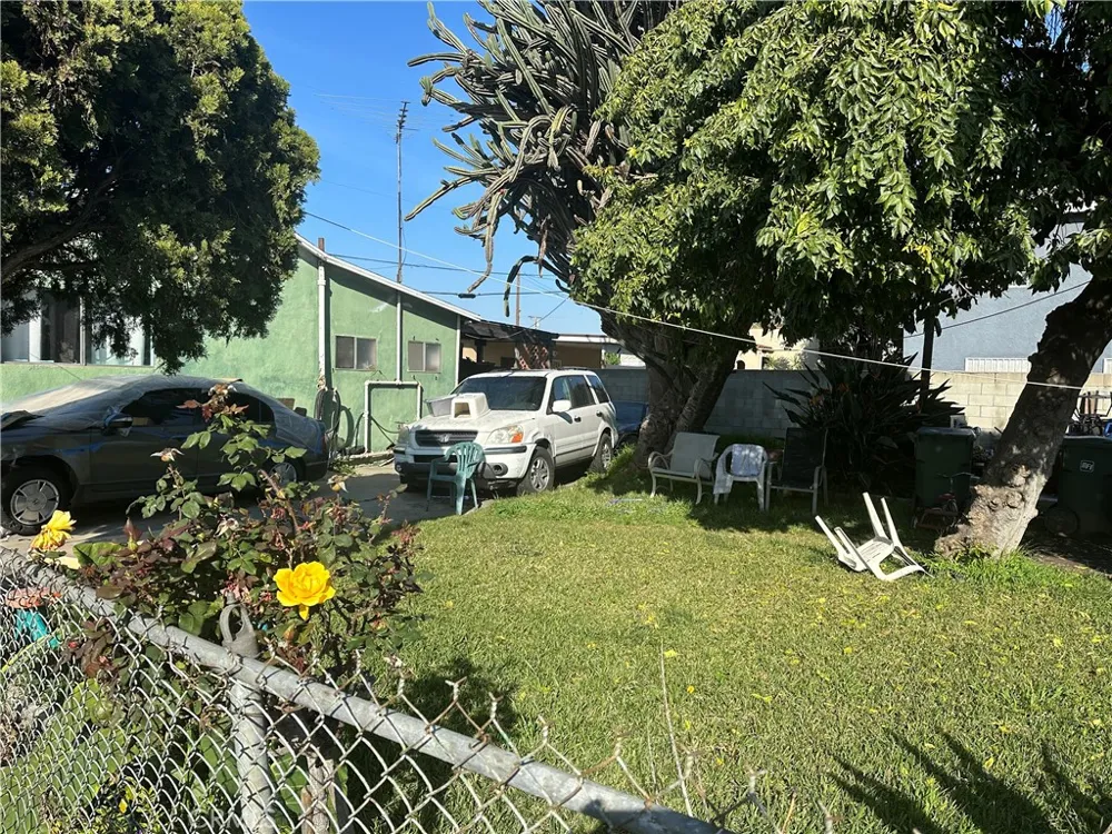10814 Watts Avenue Los Angeles, CA 90059