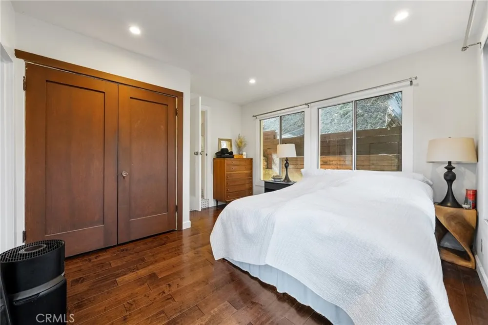 1726 Bridgeport Los Angeles, CA 90065