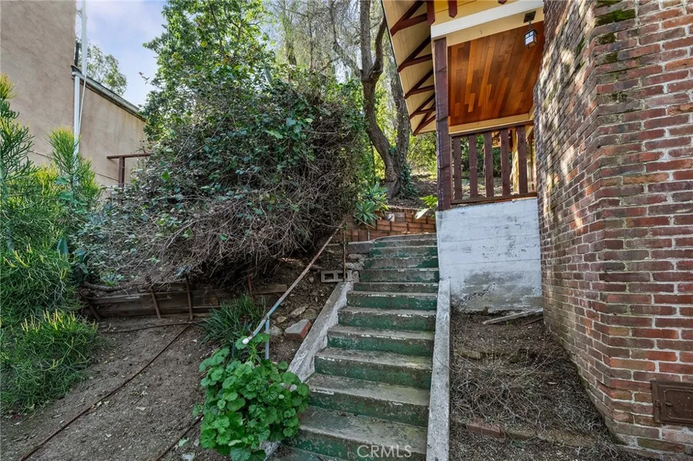 1726 Bridgeport Los Angeles, CA 90065