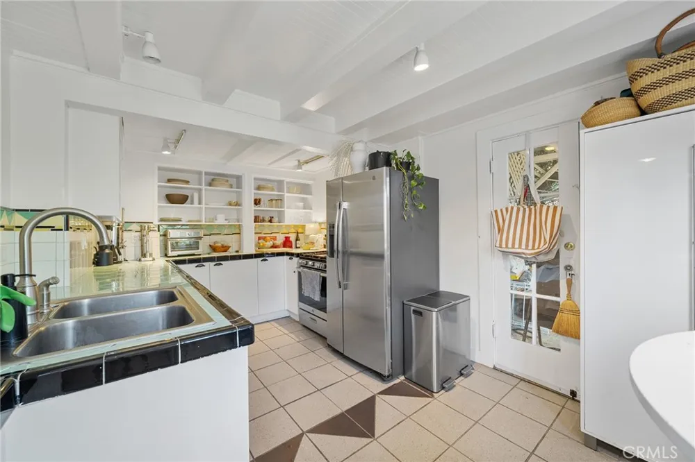 1726 Bridgeport Los Angeles, CA 90065
