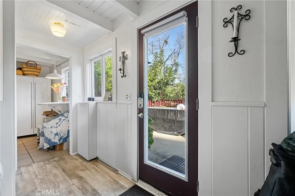 1726 Bridgeport Los Angeles, CA 90065