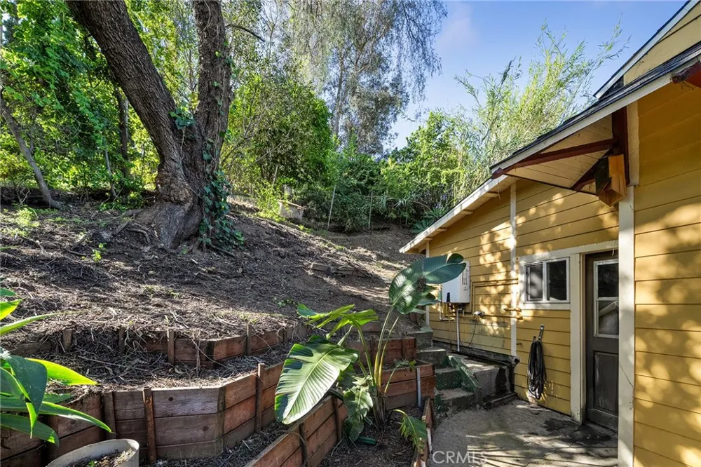 1726 Bridgeport Los Angeles, CA 90065