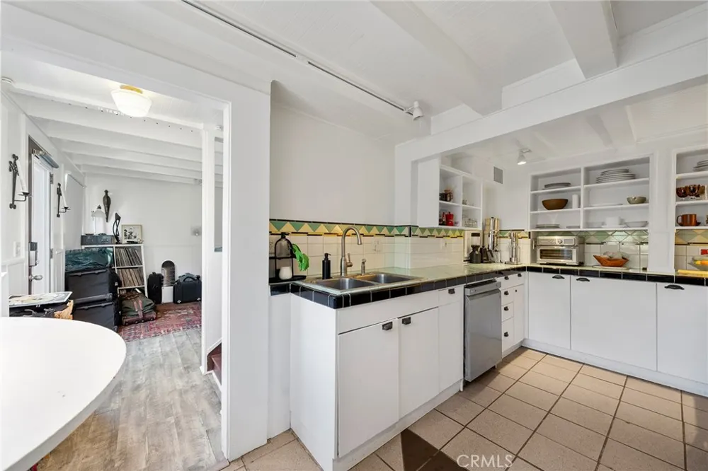 1726 Bridgeport Los Angeles, CA 90065