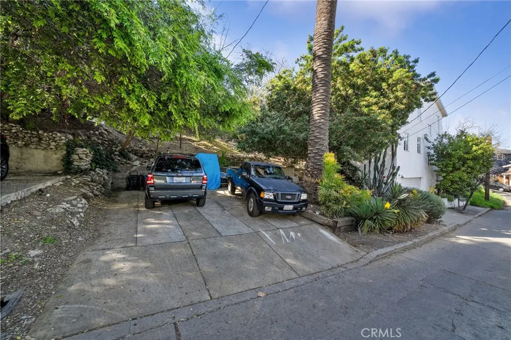 1726 Bridgeport Los Angeles, CA 90065