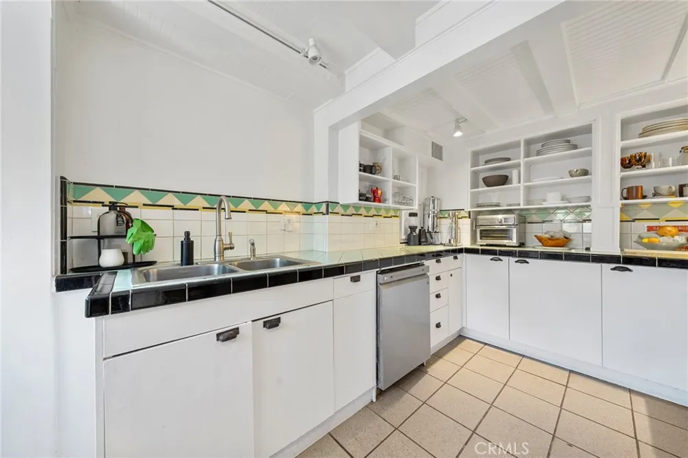 1726 Bridgeport Los Angeles, CA 90065