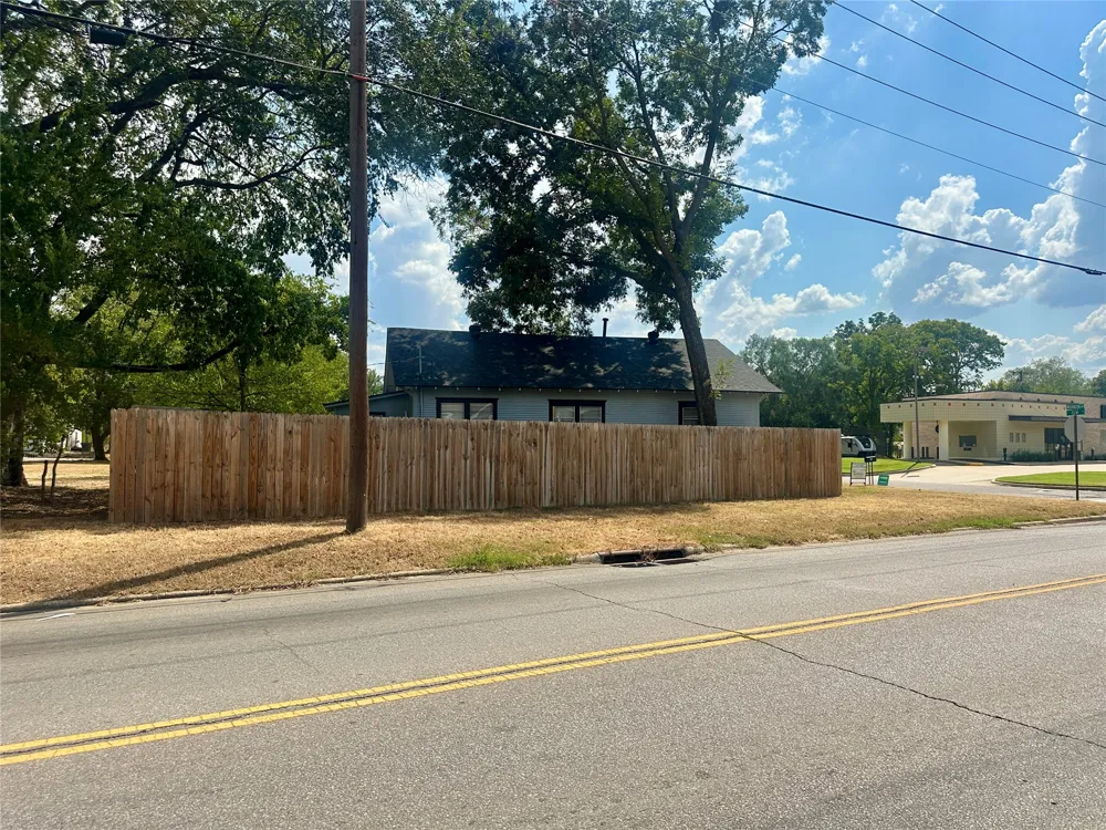 1410 W Elm Street Durant, OK 74701