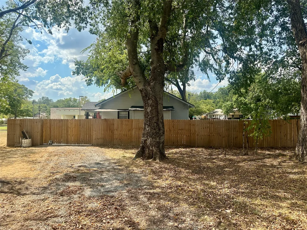 1410 W Elm Street Durant, OK 74701