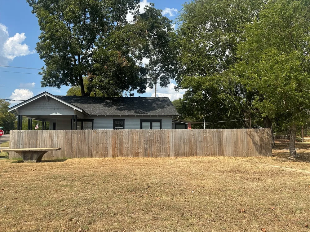 1410 W Elm Street Durant, OK 74701