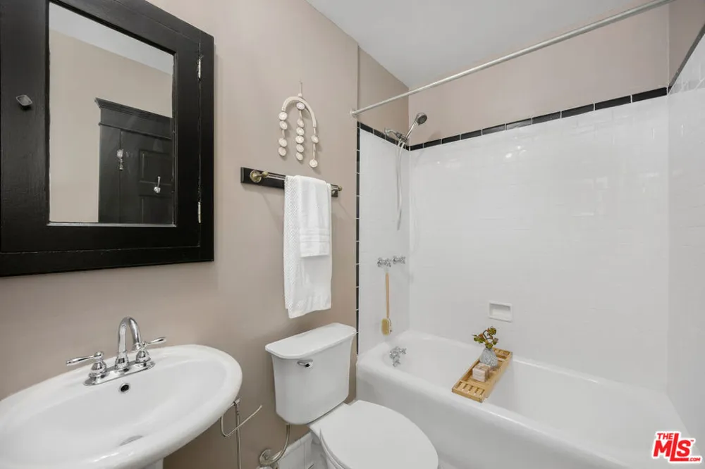 1532 4th Avenue Los Angeles, CA 90019
