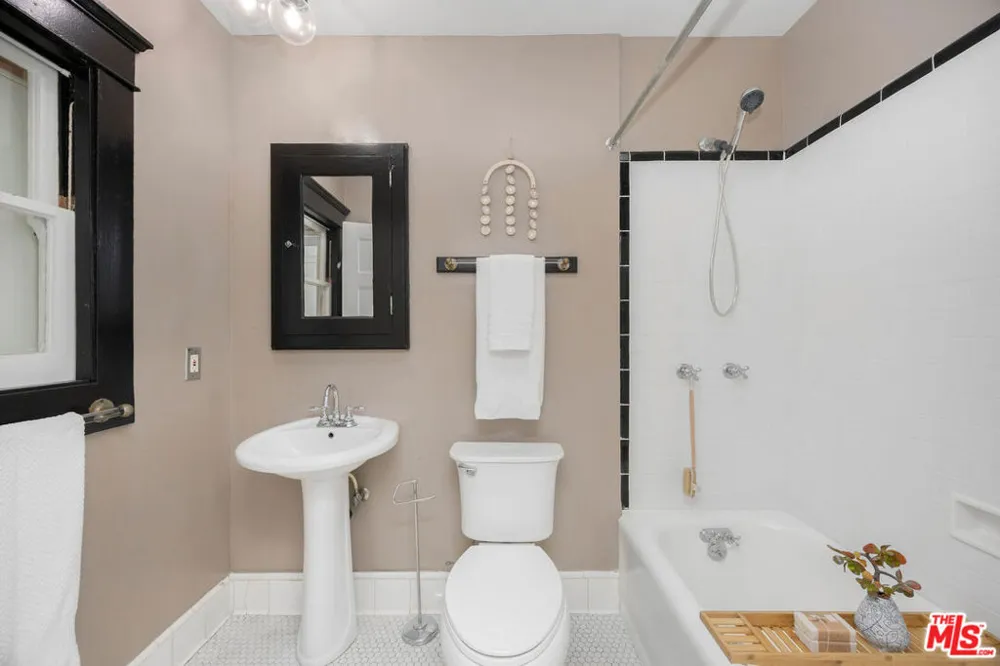 1532 4th Avenue Los Angeles, CA 90019