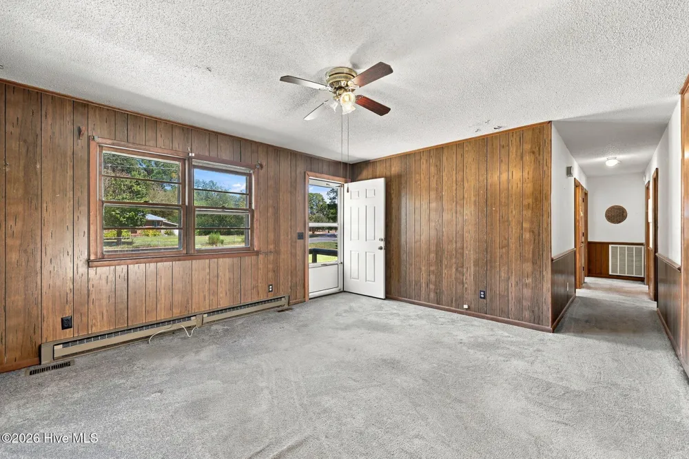 1951 Winter Forest Drive Kinston, NC 28504