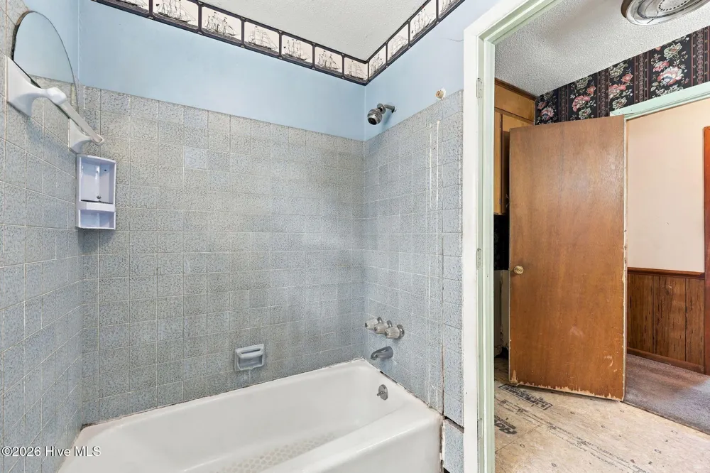 1951 Winter Forest Drive Kinston, NC 28504