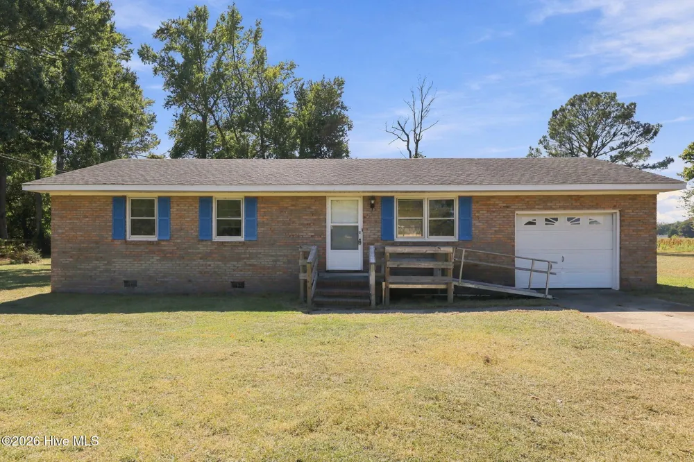 1951 Winter Forest Drive Kinston, NC 28504