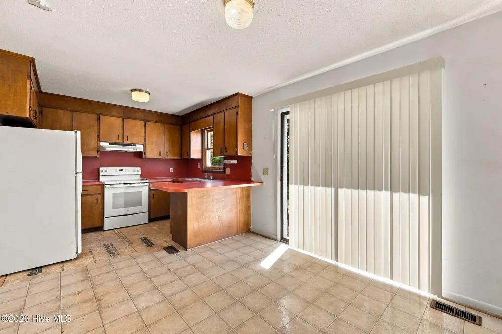 1951 Winter Forest Drive Kinston, NC 28504
