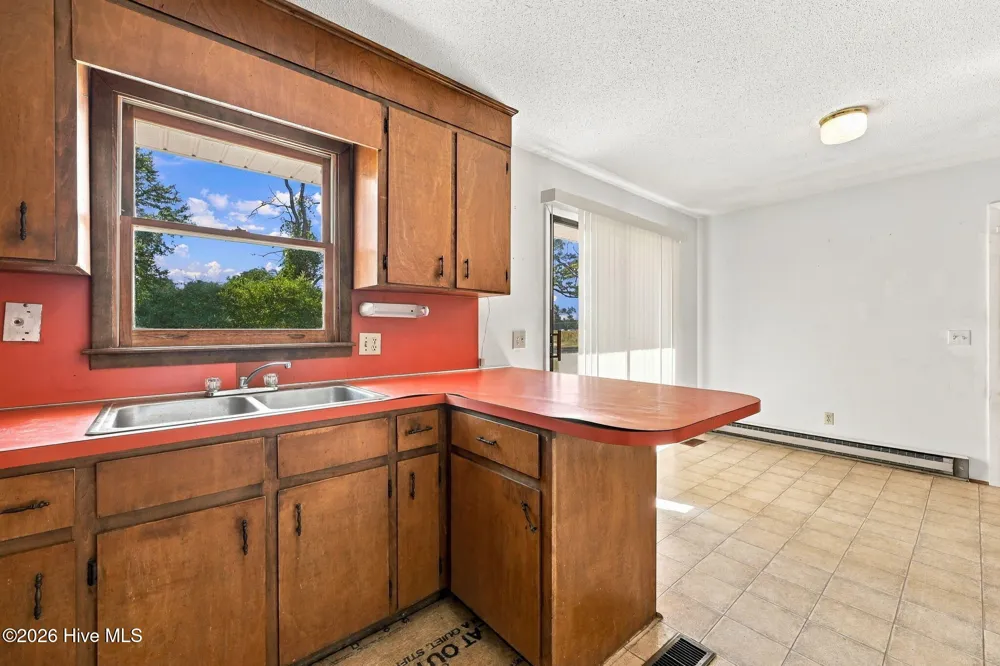 1951 Winter Forest Drive Kinston, NC 28504