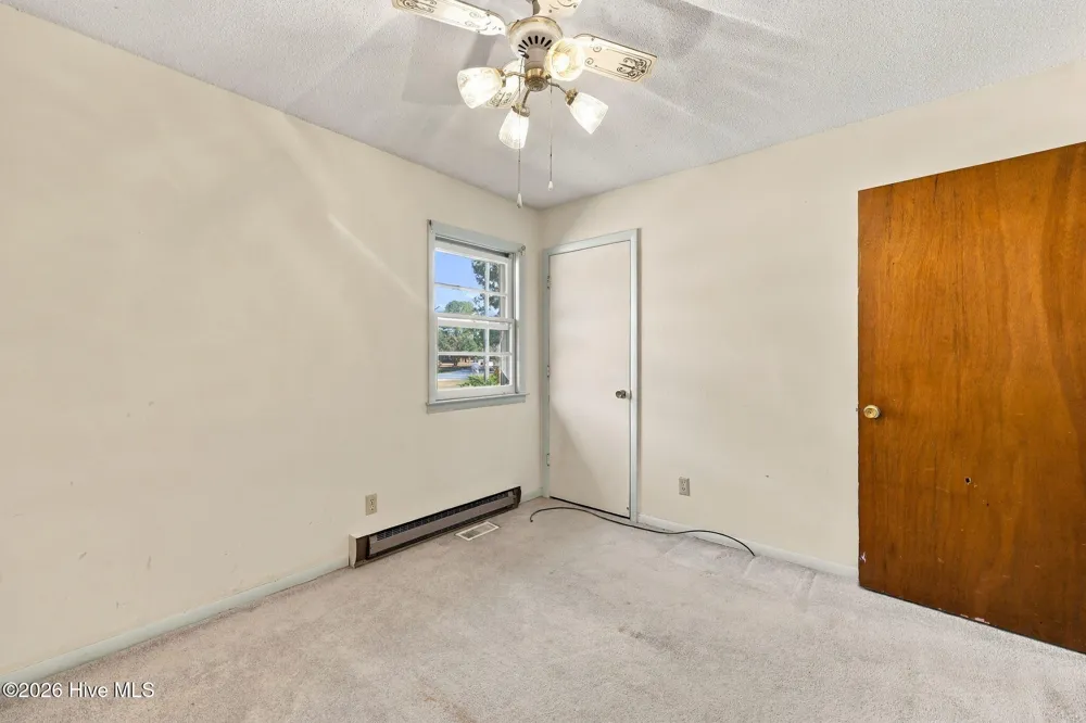 1951 Winter Forest Drive Kinston, NC 28504