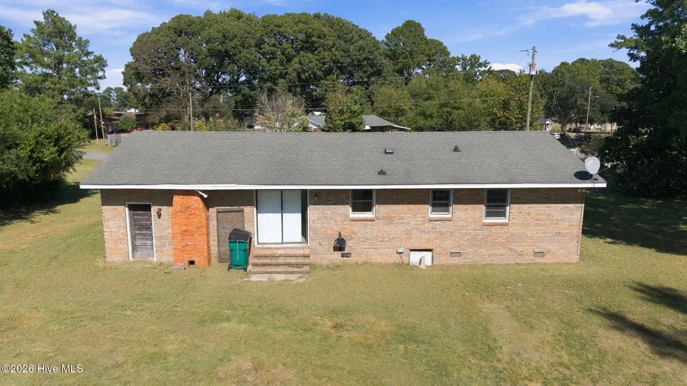 1951 Winter Forest Drive Kinston, NC 28504