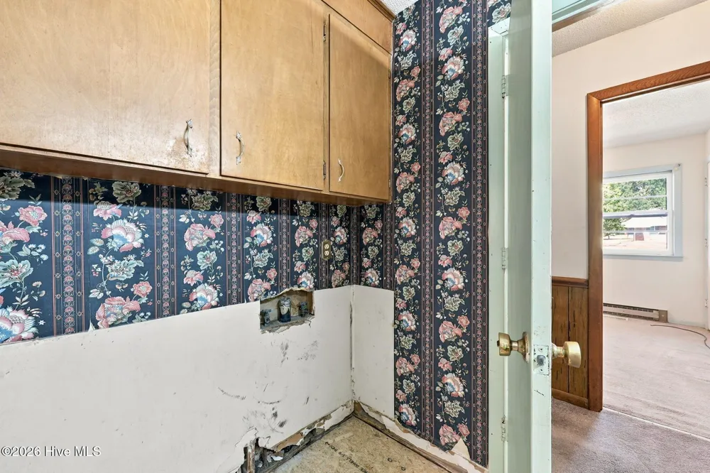 1951 Winter Forest Drive Kinston, NC 28504