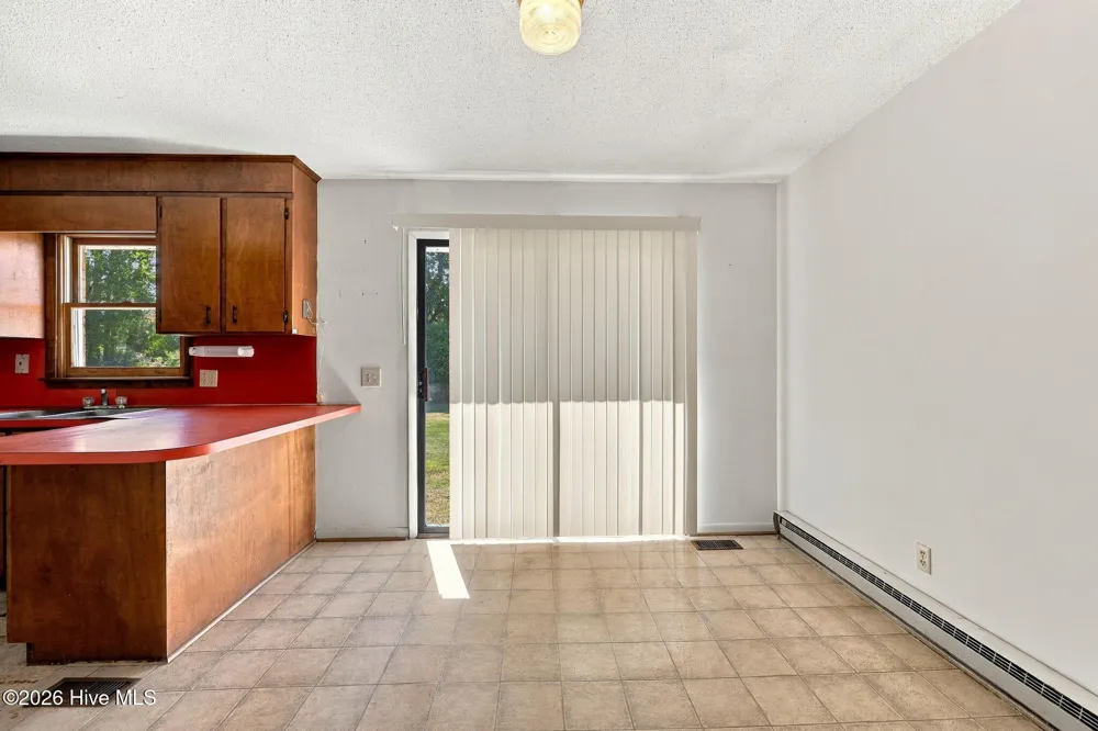 1951 Winter Forest Drive Kinston, NC 28504