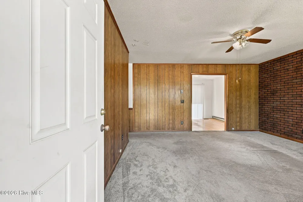 1951 Winter Forest Drive Kinston, NC 28504