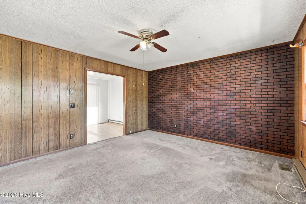 1951 Winter Forest Drive Kinston, NC 28504
