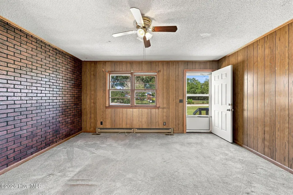 1951 Winter Forest Drive Kinston, NC 28504