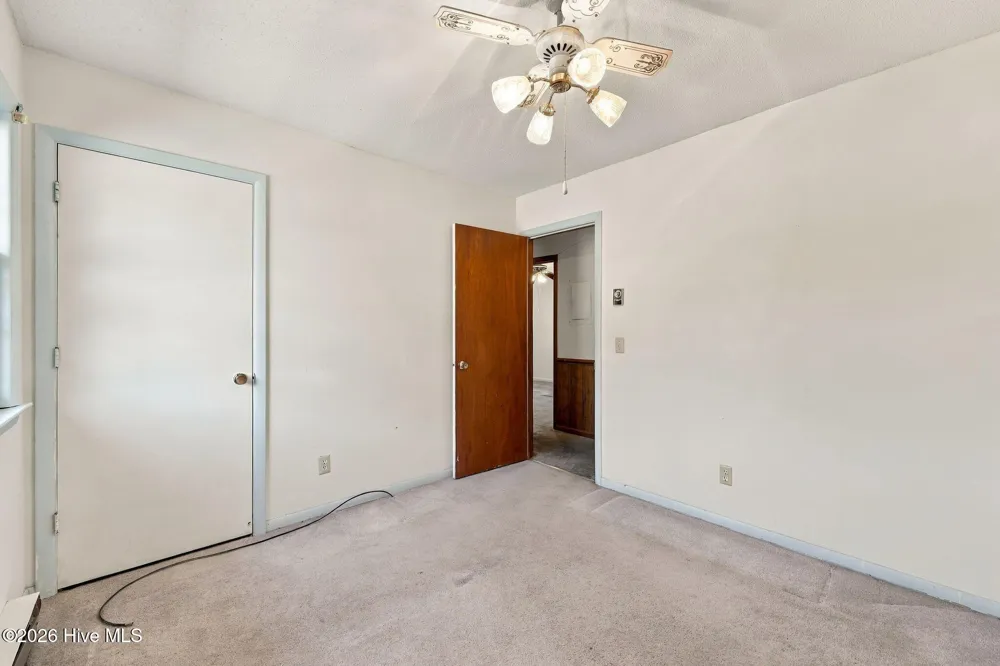 1951 Winter Forest Drive Kinston, NC 28504