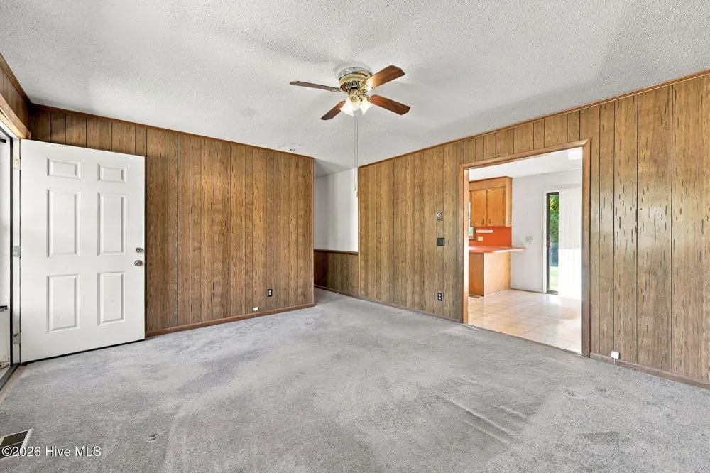 1951 Winter Forest Drive Kinston, NC 28504