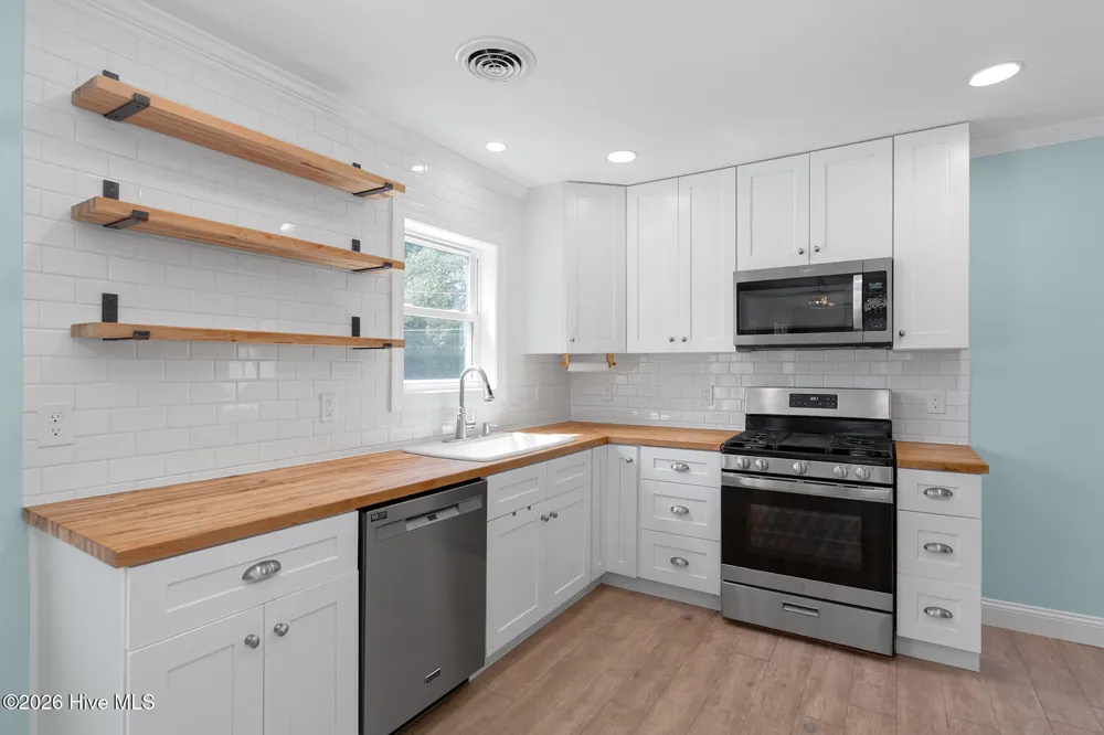 2017 Burnett Boulevard Wilmington, NC 28401