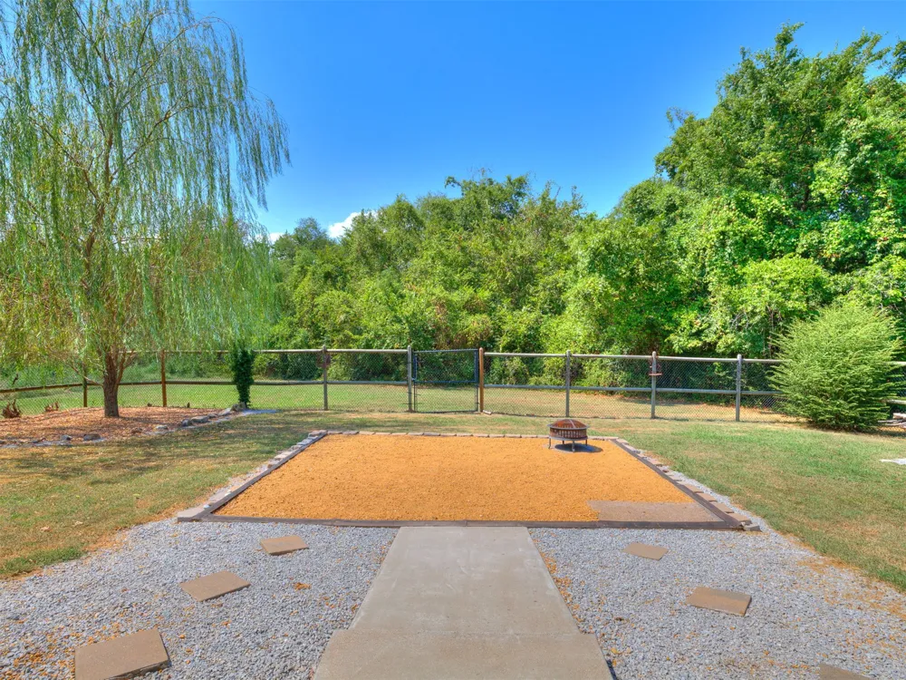 8300 S Lynn Lane Road Broken Arrow, OK 74012