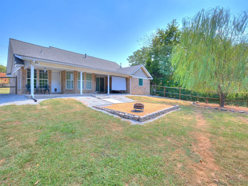 8300 S Lynn Lane Road Broken Arrow, OK 74012
