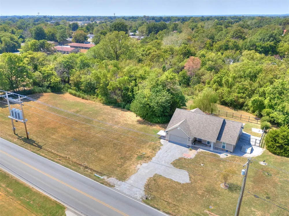 8300 S Lynn Lane Road Broken Arrow, OK 74012