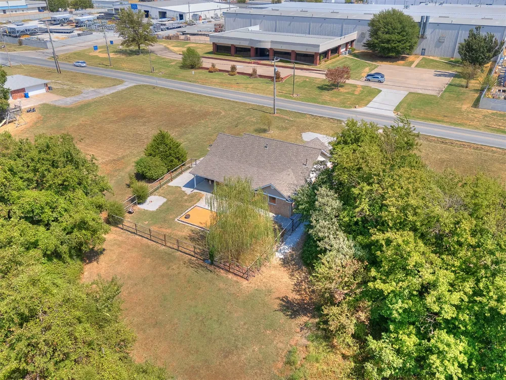 8300 S Lynn Lane Road Broken Arrow, OK 74012