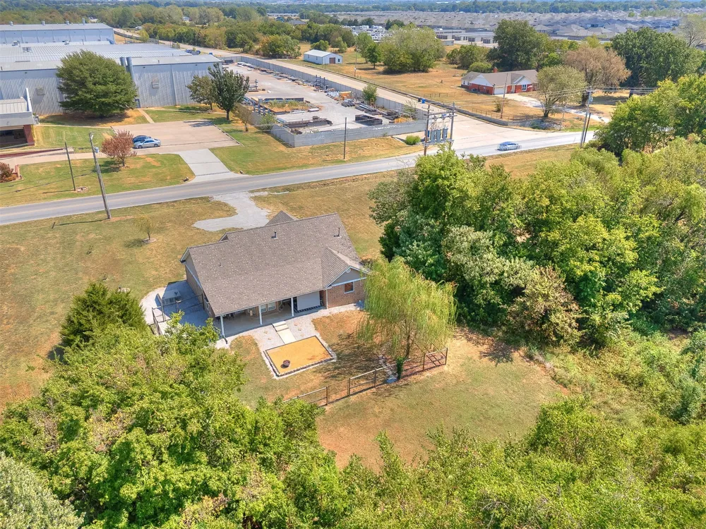 8300 S Lynn Lane Road Broken Arrow, OK 74012