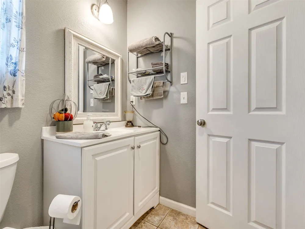 8300 S Lynn Lane Road Broken Arrow, OK 74012