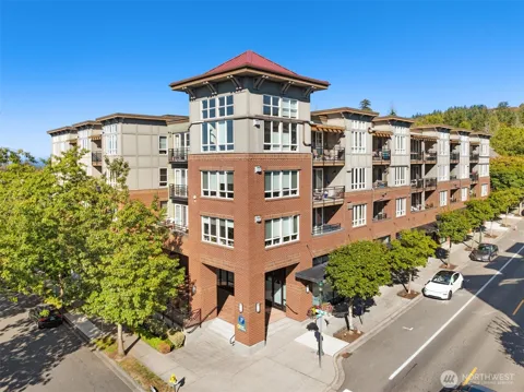 1880 25th Avenue NE #210
