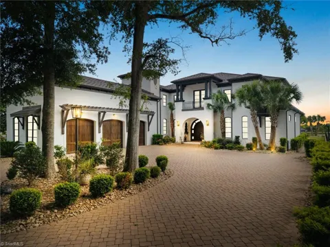427 Shoreline Drive W