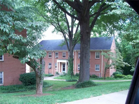 807 West End Boulevard