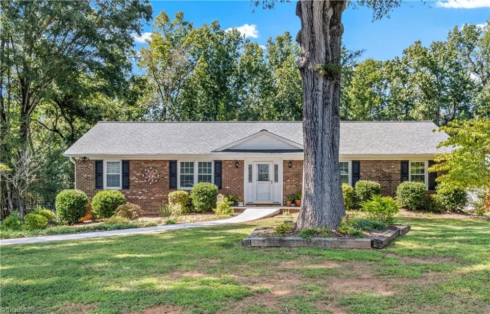 170 Queens Court Clemmons, NC 27012